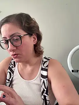 Snapshot of bisexyelizz chatting on March 23, 2025, 6:58 am bisexyelizz online show from March 23, 2025, 6:58 am