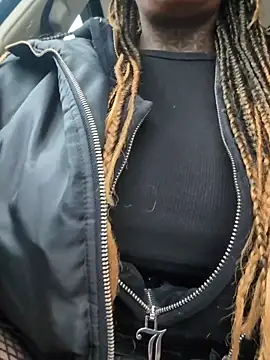 DarkDea online show from November 17, 2025, 2:10 pm