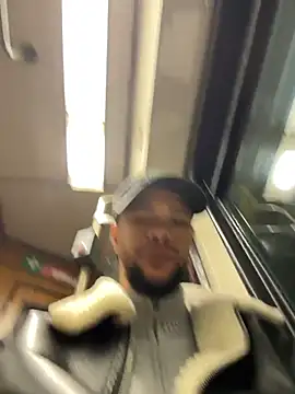 Lionayowe online show from March 29, 2026, 6:53 pm