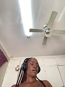 Snapshot of LuciousLips96 chatting on June 27, 2026, 9:26 am LuciousLips96 online show from June 27, 2026, 9:26 am