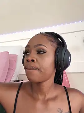 LuciousLips96 online show from November 10, 2025, 7:13 am