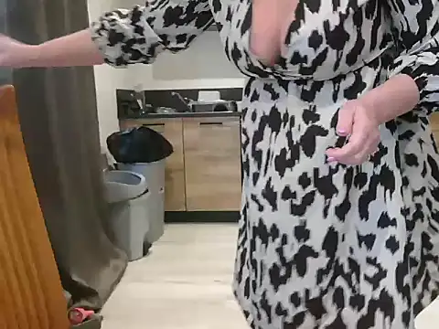 Snapshot of lilie69 chatting on February 22, 2025, 12:29 pm lilie69 online show from February 22, 2025, 12:29 pm