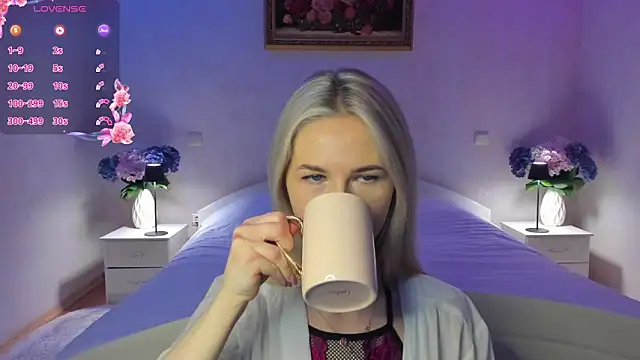 AnnaCarrera online show from April 23, 2026, 7:15 pm