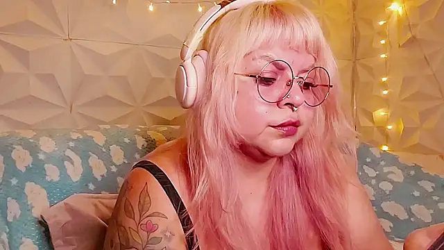 Snapshot of Satyn_doll chatting on June 12, 2026, 11:24 pm Satyn doll online show from June 12, 2026, 11:24 pm