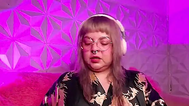 Satyn doll online show from November 16, 2025, 10:35 pm