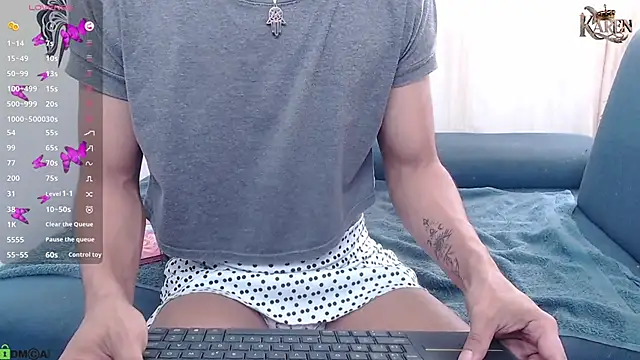 karen sofia  online show from September 19, 2025, 8:13 pm