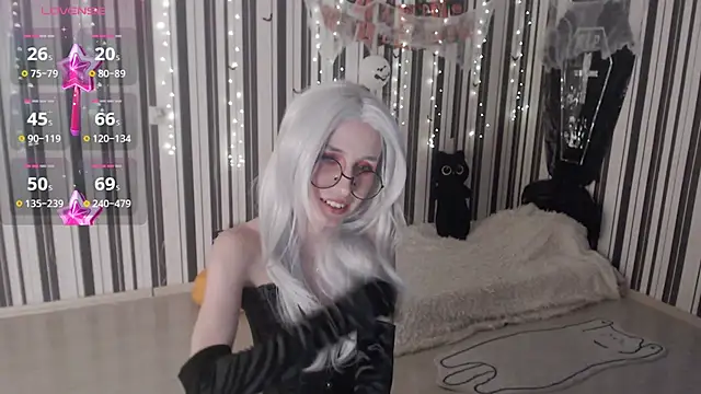  Hanna Moon  online show from October 31, 2025, 1:19 pm