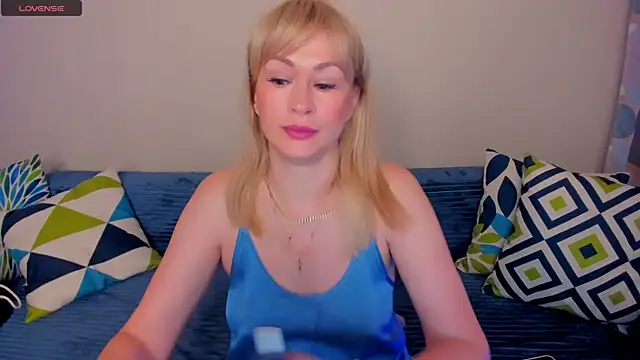 EllenMoore online show from July 29, 2026, 3:06 am