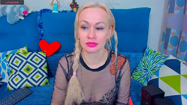 Snapshot of EllenMoore chatting on January 6, 2025, 2:37 am EllenMoore online show from January 6, 2025, 2:37 am
