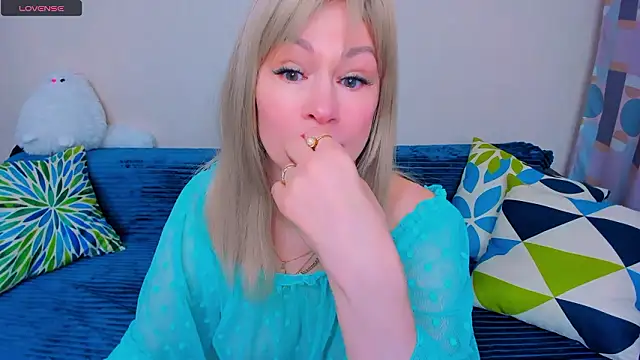 EllenMoore online show from March 25, 2026, 3:06 am