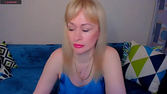 EllenMoore online show from June 30, 2026, 3:06 am