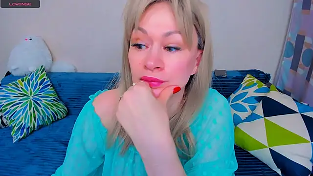 EllenMoore online show from March 24, 2026, 3:28 am