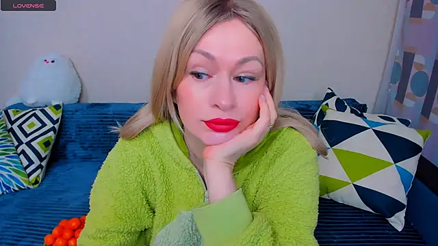 EllenMoore online show from March 7, 2026, 3:02 am