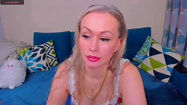 EllenMoore online show from November 5, 2025, 3:09 am