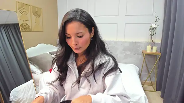 ErikaSoft online show from November 18, 2025, 5:33 am