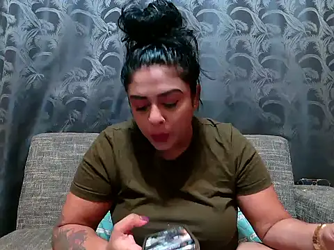 indianishkq7 online show from January 31, 2025, 2:28 pm