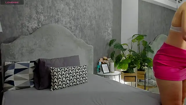 LisaCroft online show from February 17, 2026, 7:49 am