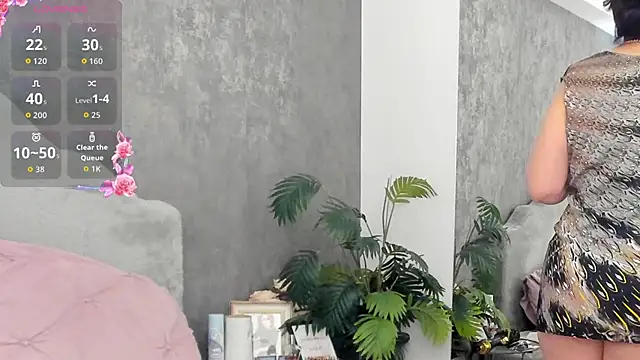 LisaCroft online show from April 12, 2026, 4:38 am