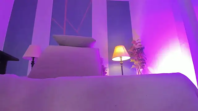 Swt skinny  online show from April 21, 2026, 1:07 pm