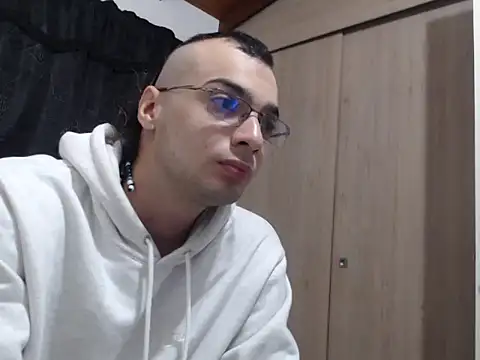 Snapshot of xZABLEYERx chatting on November 19, 2025, 12:21 am xZABLEYERx online show from November 19, 2025, 12:21 am
