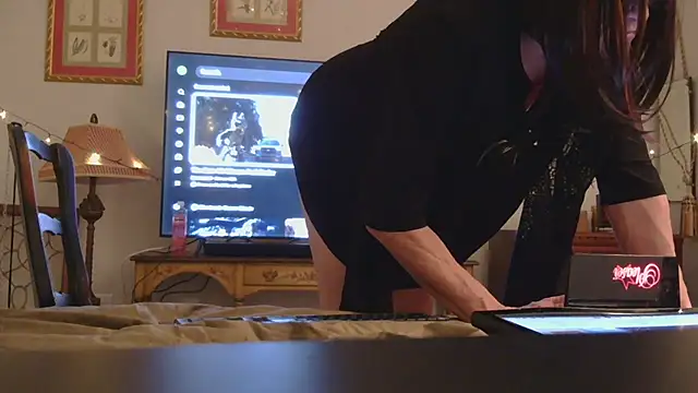 HelloKittyLapDog online show from March 1, 2026, 2:00 am