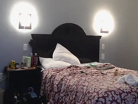 HelloKittyLapDog online show from April 16, 2026, 1:01 pm