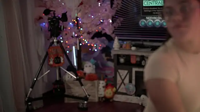 Nikki Torres online show from October 16, 2025, 2:42 am