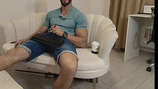 Snapshot of MauroTwin chatting on June 18, 2026, 6:24 pm MauroTwin online show from June 18, 2026, 6:24 pm