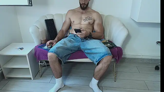 Snapshot of MauroTwin chatting on July 2, 2026, 10:54 am MauroTwin online show from July 2, 2026, 10:54 am