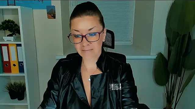 AnaMills online show from September 13, 2025, 10:04 am