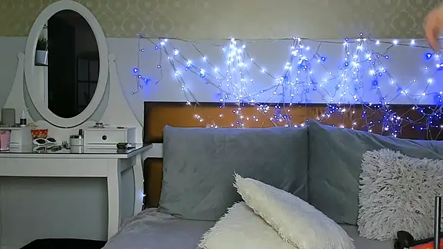 MiaBeeXX online show from March 29, 2026, 5:47 pm