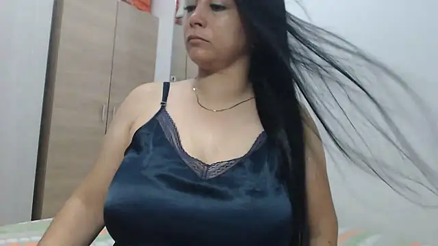 camilahot23 online show from September 18, 2025, 1:19 am