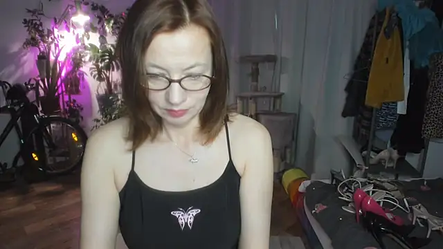 Snapshot of Constancia_pure chatting on April 18, 2026, 11:34 am Constancia pure online show from April 18, 2026, 11:34 am
