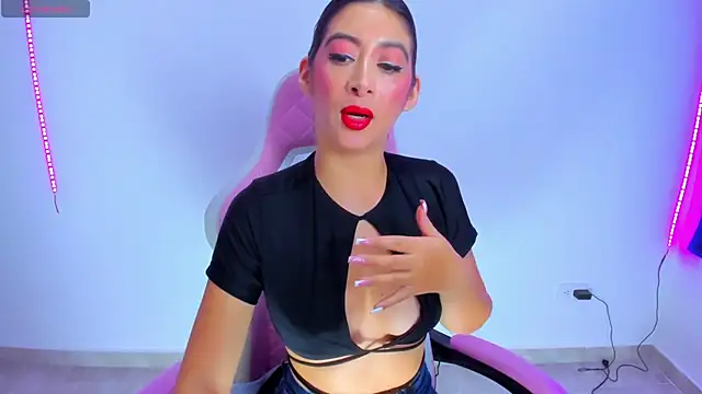 Snapshot of MeganWhite3 chatting on March 21, 2025, 5:54 am MeganWhite3 online show from March 21, 2025, 5:54 am