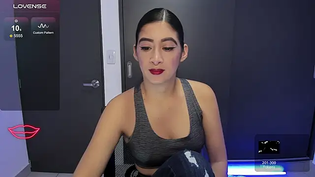 Snapshot of MeganWhite3 chatting on September 9, 2025, 2:43 am MeganWhite3 online show from September 9, 2025, 2:43 am