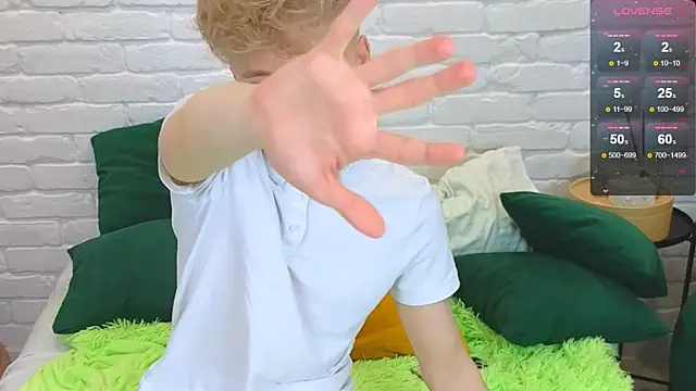 LandelRay online show from March 9, 2025, 7:26 pm