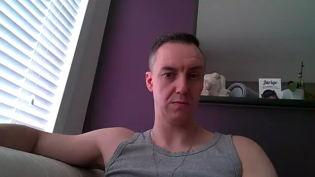 Snapshot of ploki2180 chatting on March 15, 2025, 11:19 am ploki2180 online show from March 15, 2025, 11:19 am