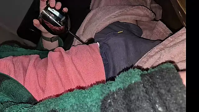 Snapshot of -luckybong- chatting on March 9, 2025, 9:14 pm -luckybong- online show from March 9, 2025, 9:14 pm