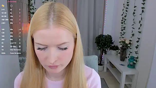 Laly Peach online show from November 23, 2025, 5:23 pm