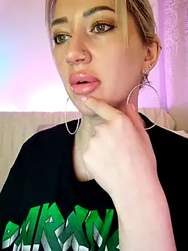 Snapshot of Fuck-Gina chatting on February 22, 2026, 1:41 am Fuck-Gina online show from February 22, 2026, 1:41 am