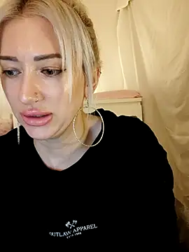 Snapshot of Fuck-Gina chatting on July 22, 2026, 10:23 pm Fuck-Gina online show from July 22, 2026, 10:23 pm