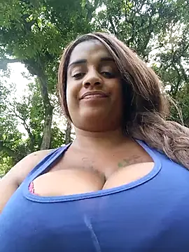 Snapshot of AbellaLizz chatting on November 6, 2025, 6:45 pm AbellaLizz online show from November 6, 2025, 6:45 pm