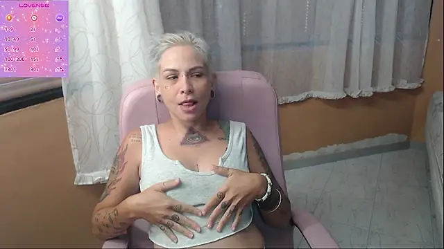 Snapshot of moon_cat85 chatting on June 15, 2026, 3:01 pm moon cat85 online show from June 15, 2026, 3:01 pm