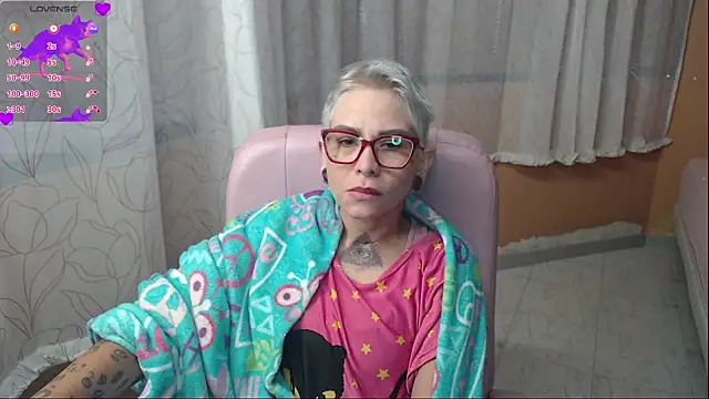 Snapshot of moon_cat85 chatting on June 20, 2026, 1:27 pm moon cat85 online show from June 20, 2026, 1:27 pm