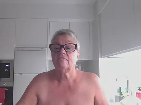 GrannyChrissy68 online show from October 12, 2025, 9:49 pm