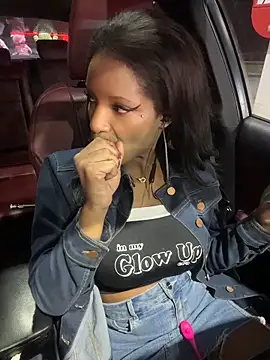 NicoleCocksXXX online show from May 15, 2026, 1:36 am