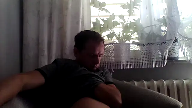 Snapshot of grzes19763 chatting on July 6, 2026, 8:21 am grzes19763 online show from July 6, 2026, 8:21 am