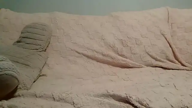 beautylovess online show from March 18, 2026, 9:04 pm