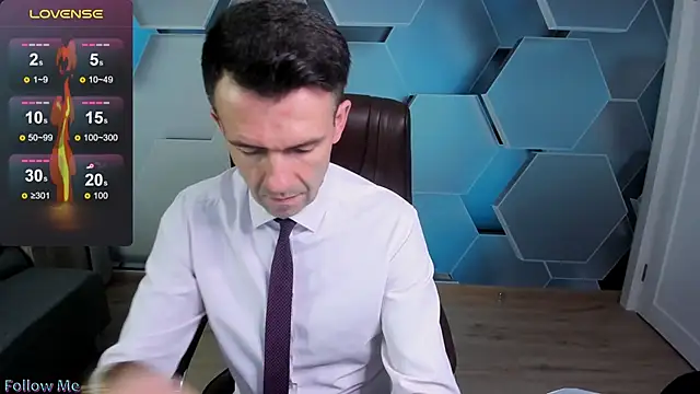 SteveTiger online show from November 17, 2025, 11:47 am