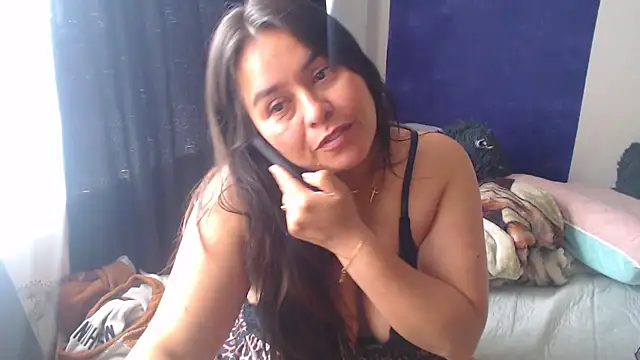 Ixchel Anaid online show from October 19, 2025, 5:05 pm